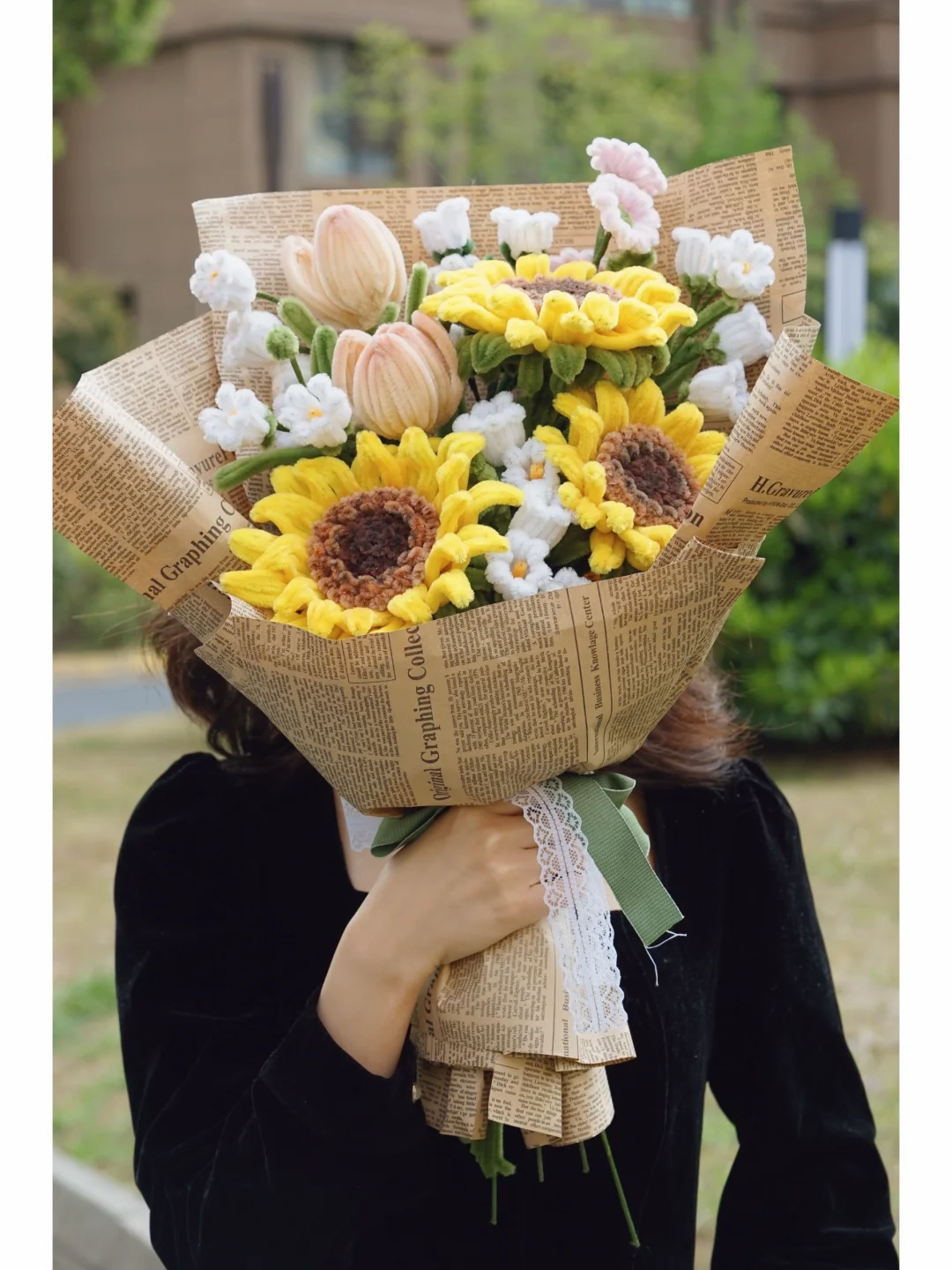 Handmade Crochet Starry Monet Sunflower Bouquet | Eternal Flower Home Decor Tabletop Ornament, Artisan Handcrafted Gift – Long-Lasting Yarn Floral Arrangement for Artistic Home Styling - Mia-yarnwhiper