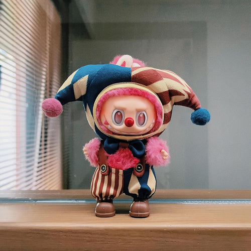 Cute Clown Outfit for 1/2/3 Gen Vinyl Dolls 17cm(Doll Not Included) - Handmade Crochet Jester Clothes, Soft Plush Costume with Hat & Bow, Doll Accessory Gift - Mia-yarnwhiper