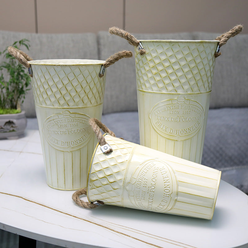 Vintage Iron Flower Bucket with Rope Handles: French-Inspired Rustic Decor for Indoor Table & Outdoor Garden - Mia-yarnwhiper